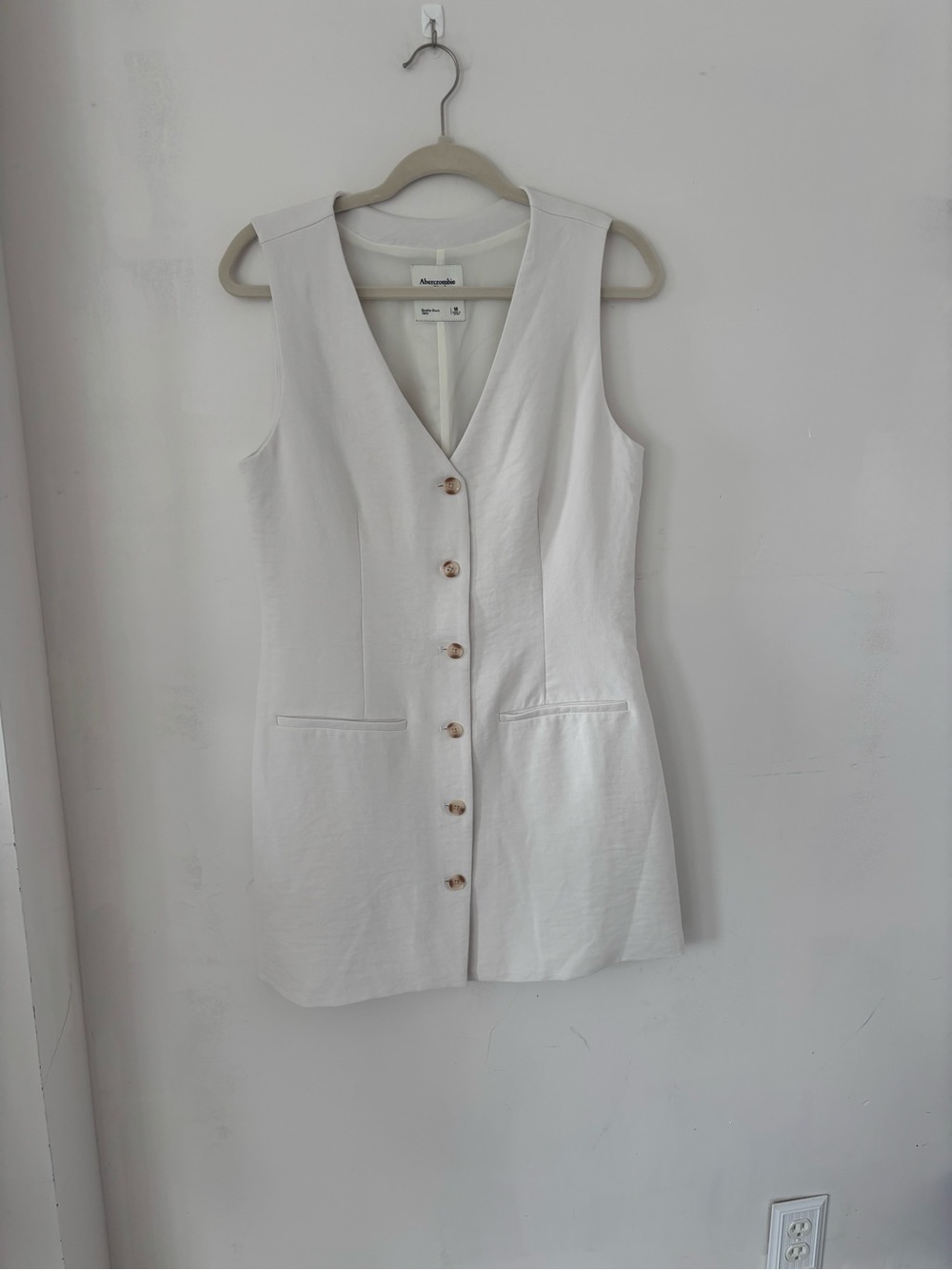 Abercrombie & Fitch M V-Neck Button Front Sleeveless Mini Dress in White - Picture 2 of 4